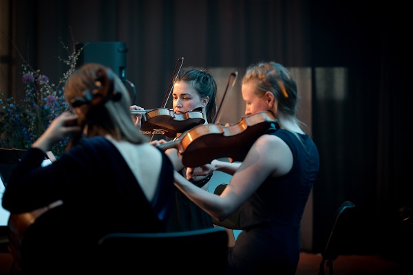 Copenhagen Strings koblede klassiske instrumenter med moderne musik under to musikalske indslag