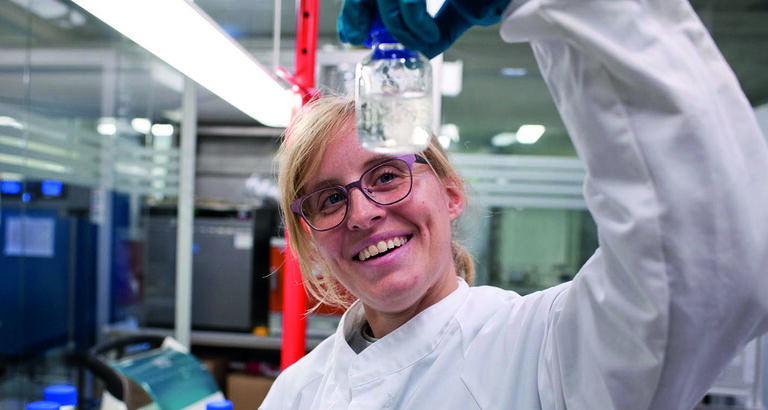 Kemisk kvalitetskontrol er en vigtig arbejdsopgave i Danish Power Systems.