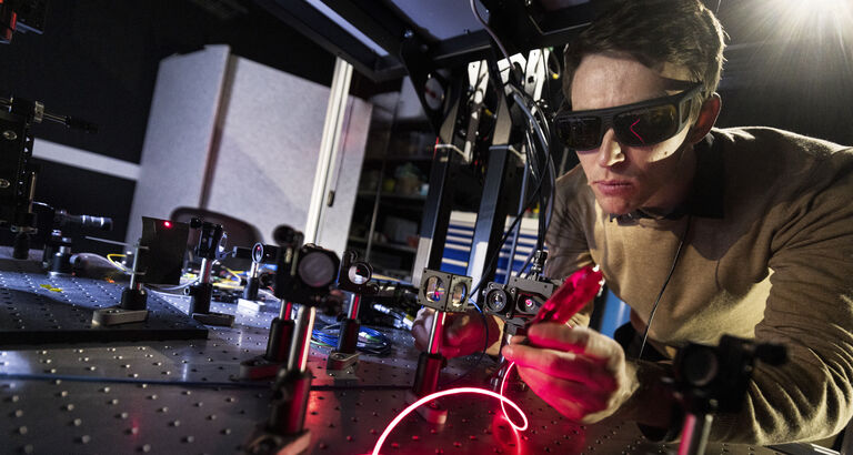 Photonics illustration af mand med briller